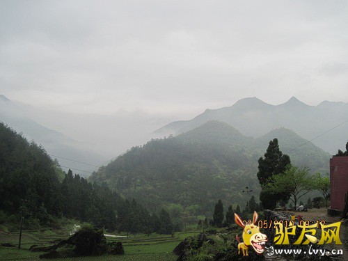 照片 143004露水岩.jpg